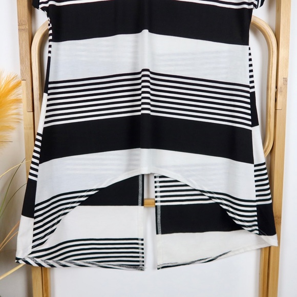 Maddison Square top size XS black white striped - Picture 3 of 7